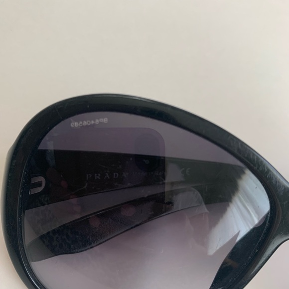 PRELOVED PRADA SUNGLASSES BLACK - Picture 6 of 10